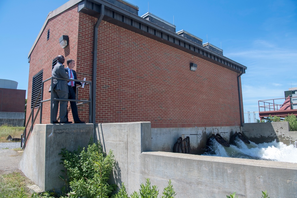 Governor Ralph Northam visits the Virginia Air National Guard