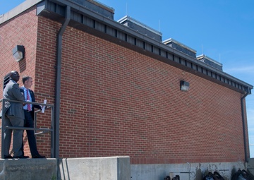 Governor Ralph Northam visits the Virginia Air National Guard