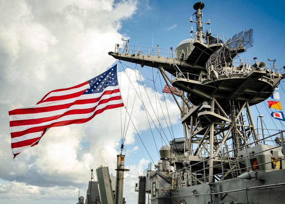 USS Ashland conducts PHOTOEX during Talisman Sabre 2019