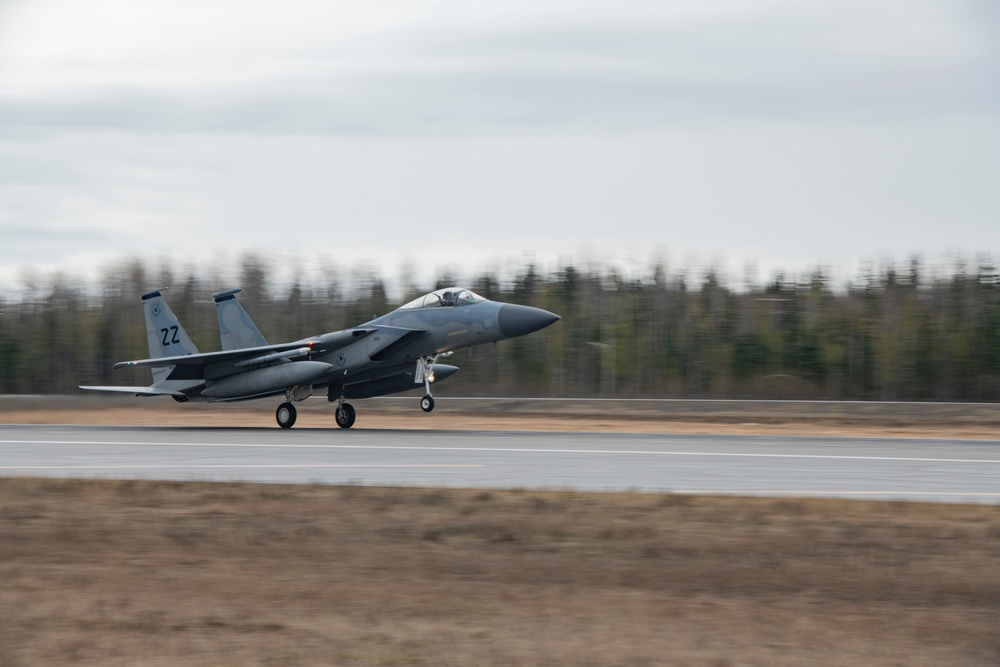 Kadena F-15s arrive at Northern Edge 2019
