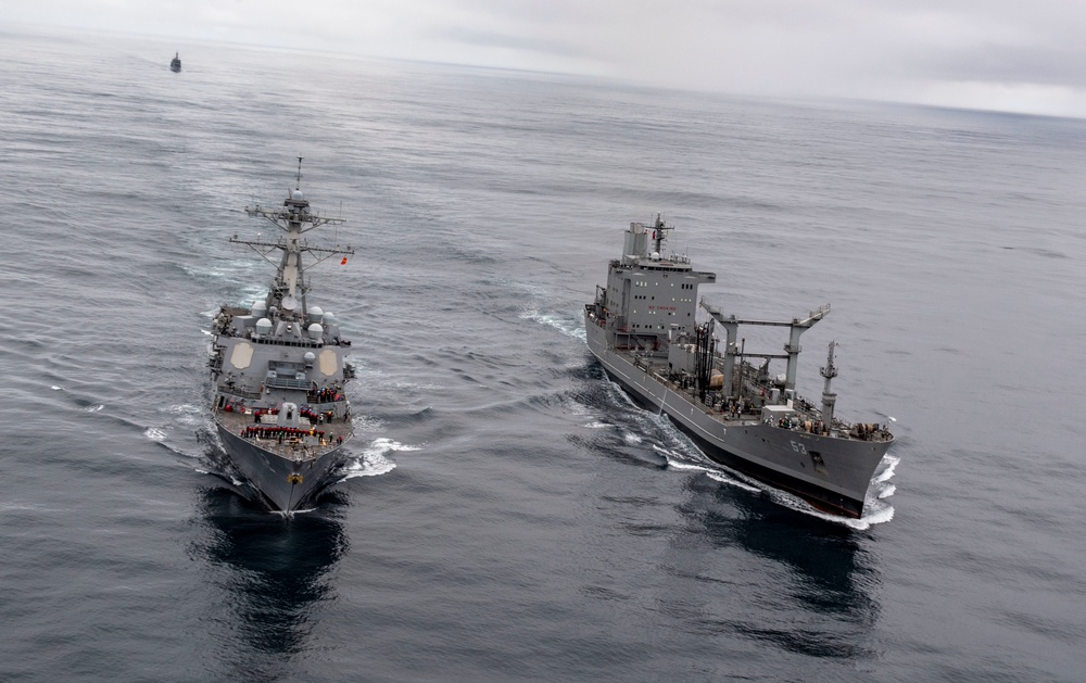 USS Michael Murphy and CNS Araucano Conduct Replenishment-at-Sea During Teamwork South