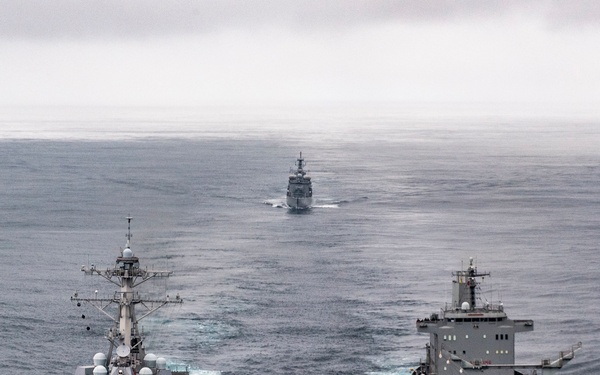 USS Michael Murphy and CNS Araucano Conduct Replenishment-at-Sea During Teamwork South
