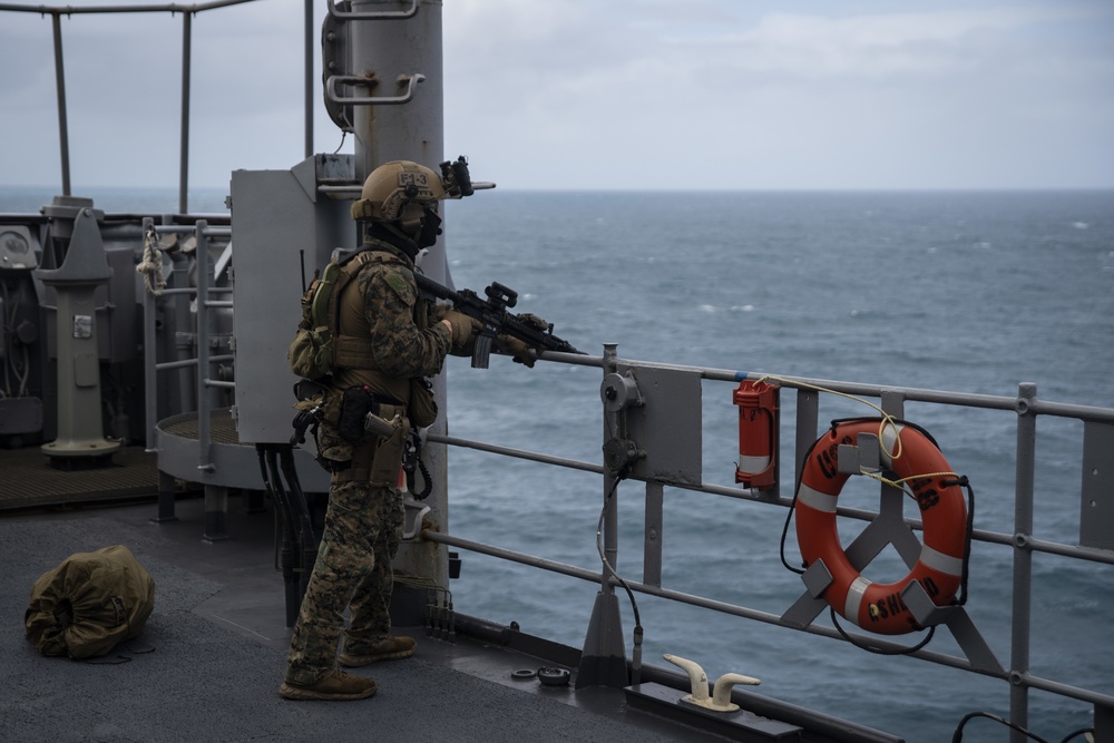 31st MEU Force Reconnaissance Marines execute visit, board, search and seizure aboard USS Ashland