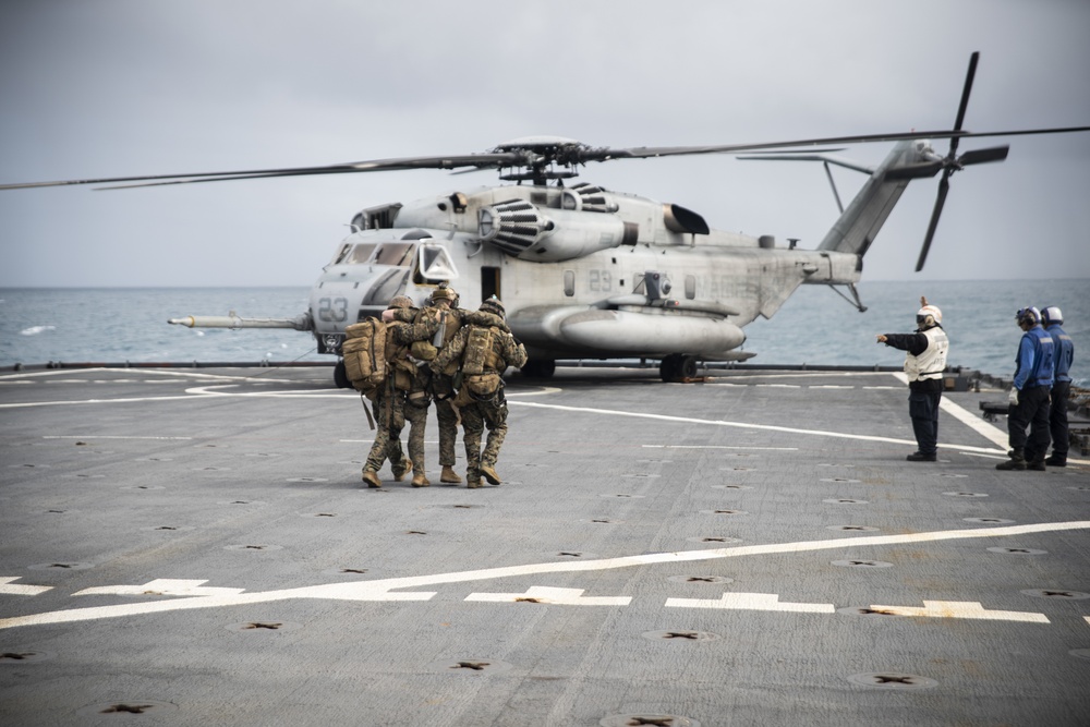 31st MEU Force Reconnaissance Marines execute visit, board, search and seizure aboard USS Ashland