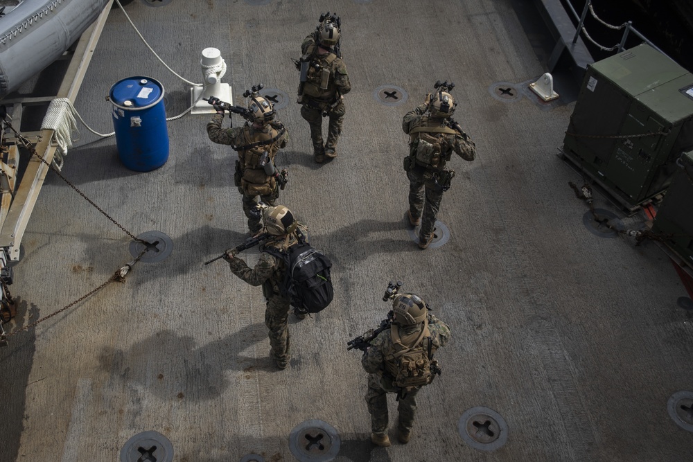 31st MEU Force Reconnaissance Marines execute visit, board, search and seizure aboard USS Ashland