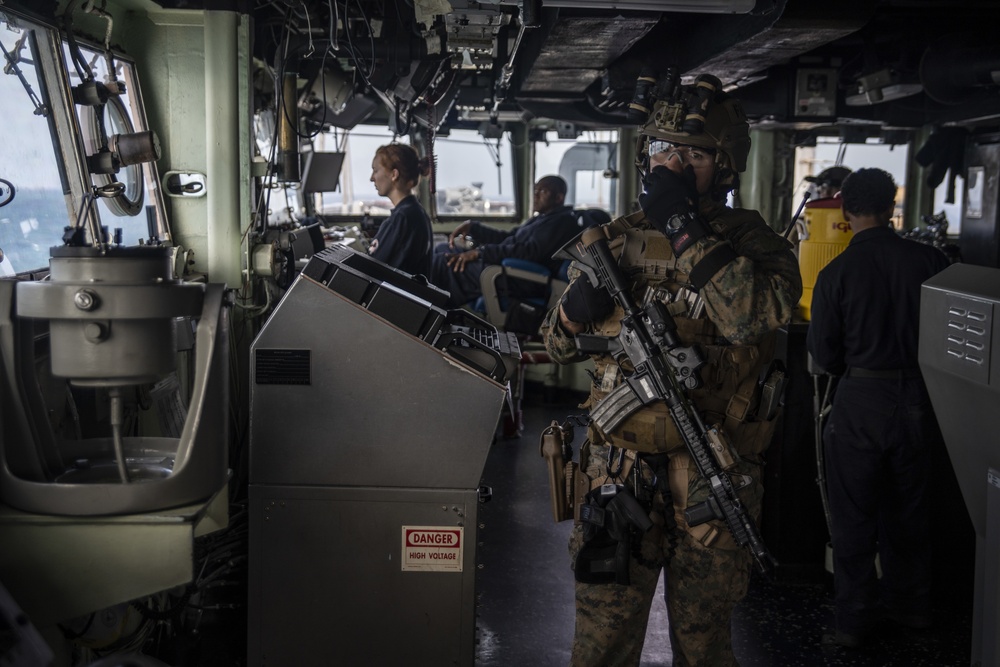 31st MEU Force Reconnaissance Marines execute visit, board, search and seizure aboard USS Ashland