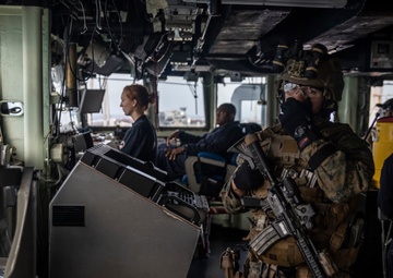 31st MEU Force Reconnaissance Marines execute visit, board, search and seizure aboard USS Ashland