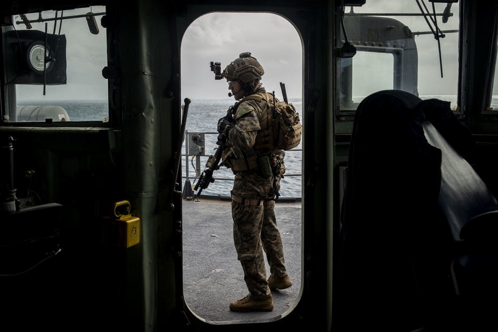 31st MEU Force Reconnaissance Marines execute visit, board, search and seizure aboard USS Ashland