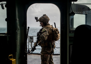 31st MEU Force Reconnaissance Marines execute visit, board, search and seizure aboard USS Ashland