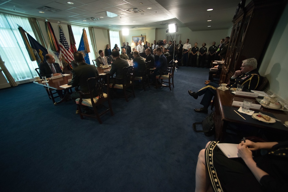 A/SD meets with Uzbekistan MinDef