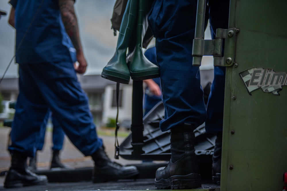 Coast Guard shallow water response team deploys to Covington, Louisiana