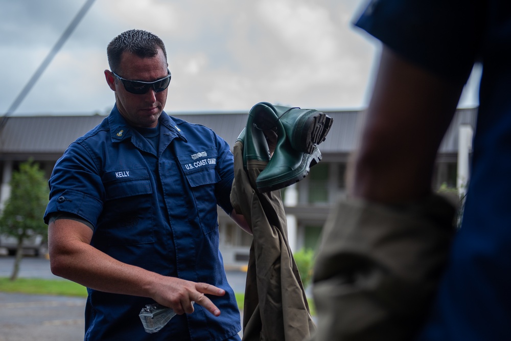 Coast Guard shallow water response team deploys to Covington, Louisiana