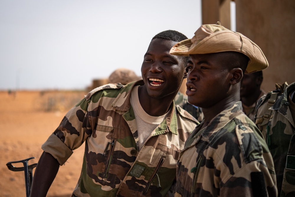 Air advisors train with Niger Armed Forces at AB201