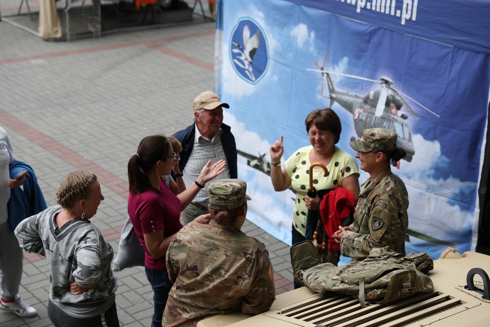 Soldiers from the 286th Combat Sustainment Support Battalion participate in the Powidz Days festival