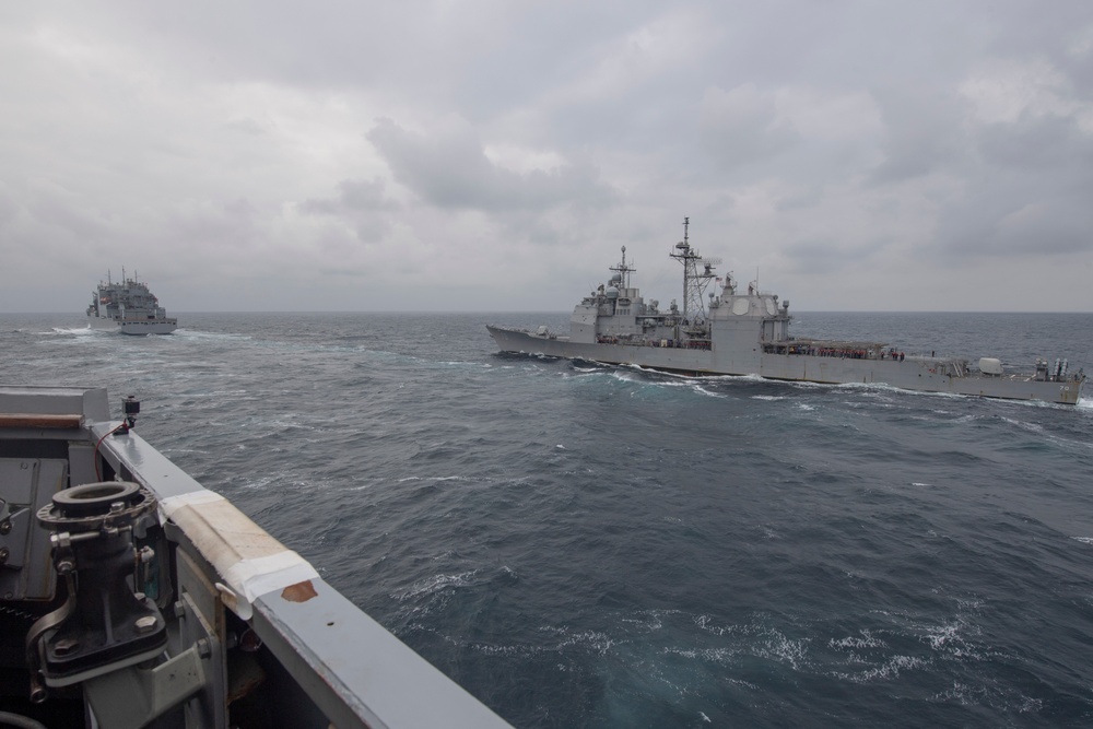 USS MOMSEN Conducts Replenishment-at-Sea