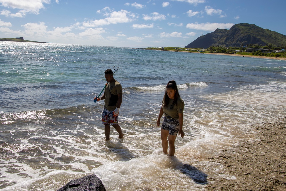 Volunteers remove trash and debris at Makai Research Pier