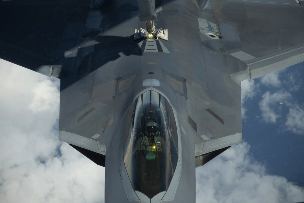 USAF F-22, B-52 refueled during Exercise Talisman Sabre 19