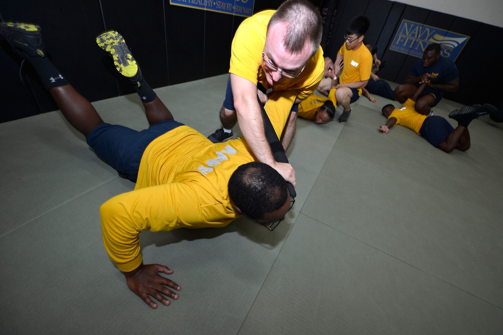 USS Frank Cable Sailors Take SRF-B course.