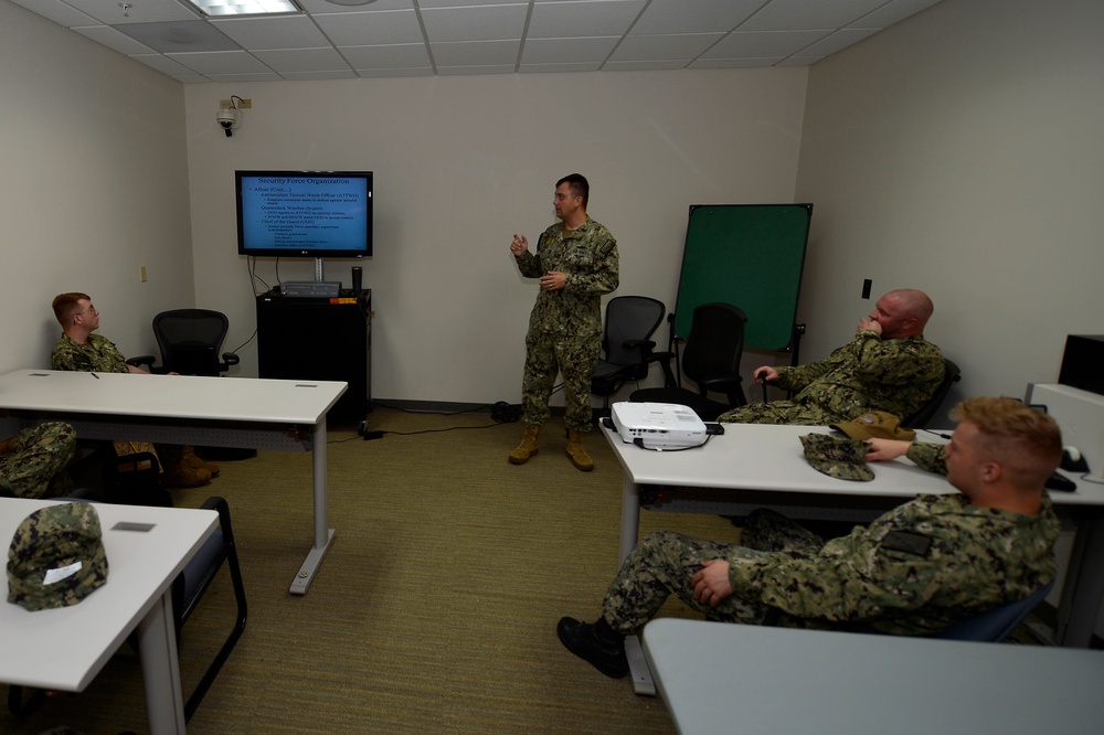 Frank Cable Sailors Take SRF-B Course