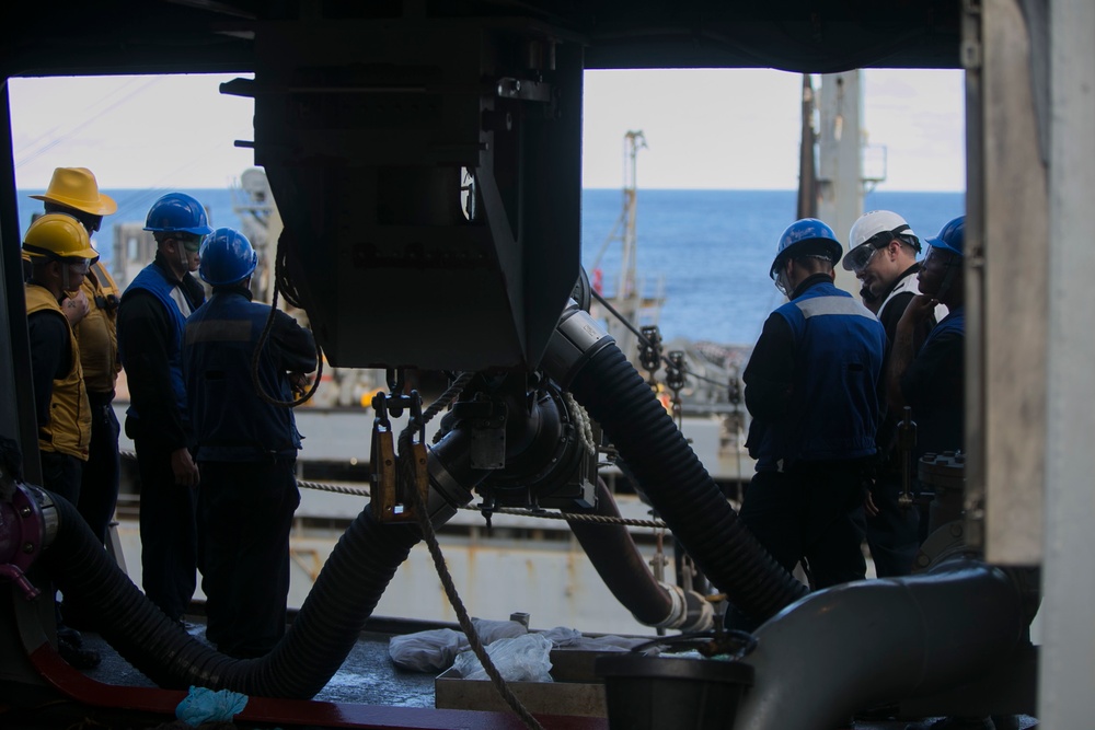 USS Green Bay conducts resupply at sea during Talisman Sabre 2019