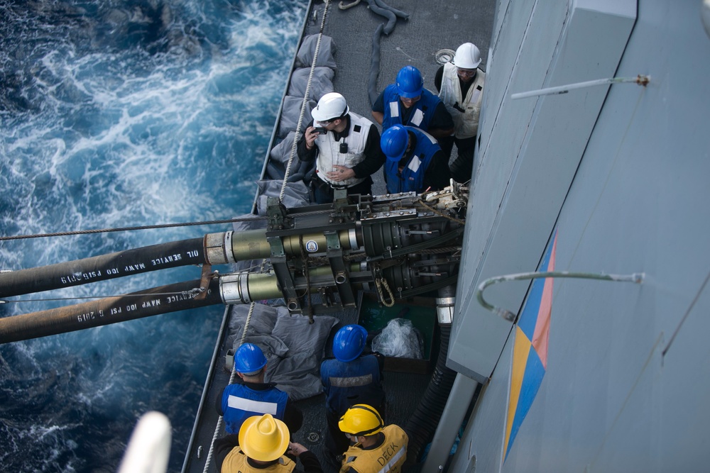 USS Green Bay conducts resupply at sea during Talisman Sabre 2019
