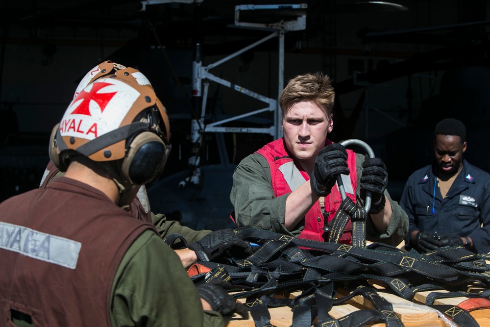 USS Green Bay conducts resupply at sea during Talisman Sabre 2019