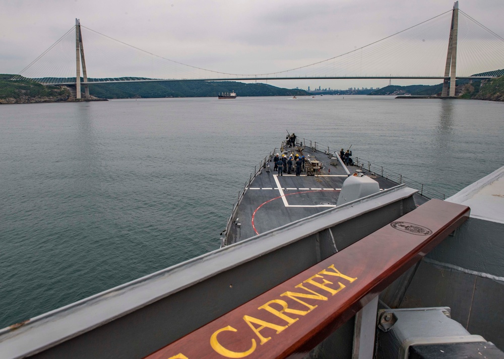 USS Carney (DDG 64)