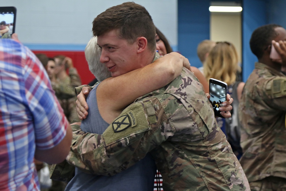 Welcome Home ceremonies reunite Commando Soldiers and Families