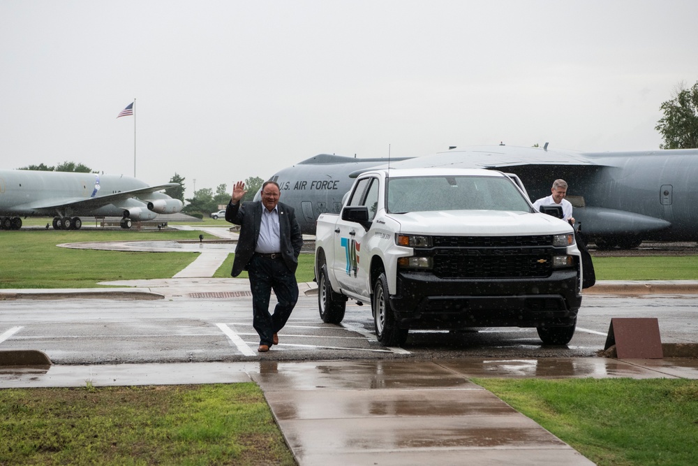 97 AMW welcomes retired general and ODVA director