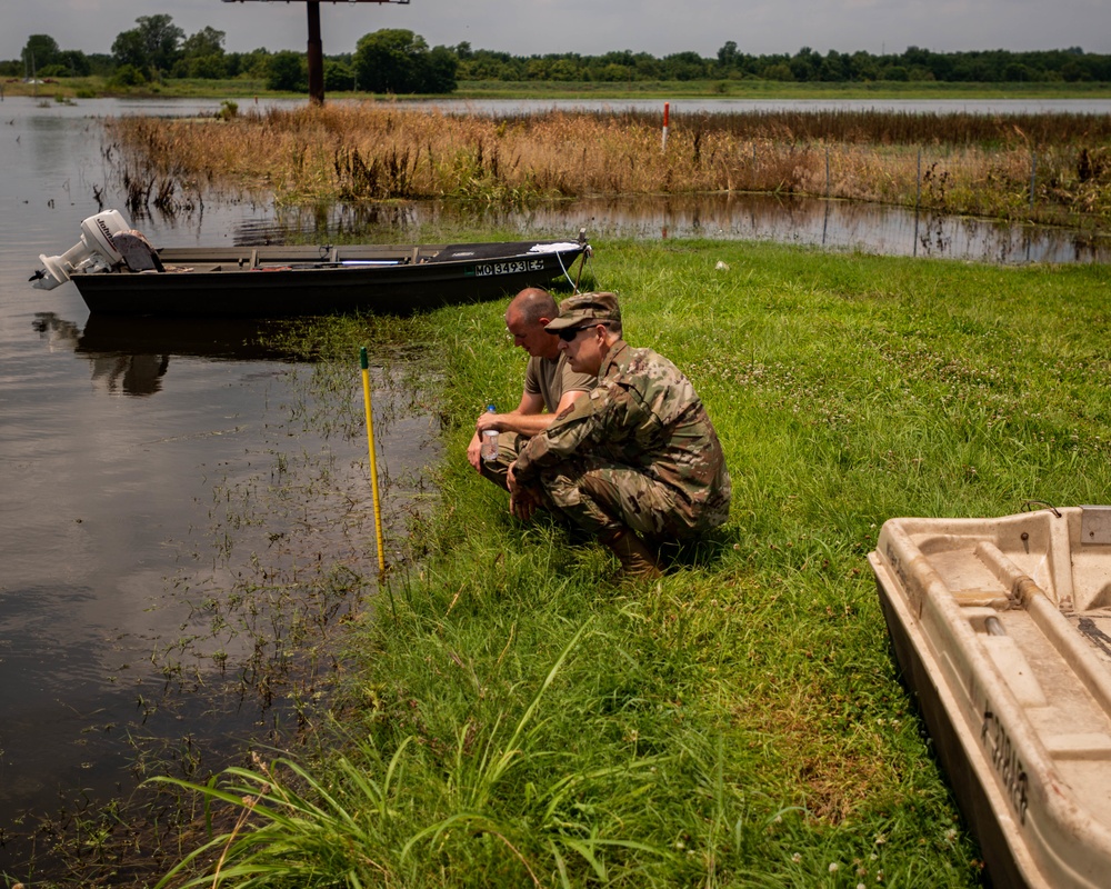 Illinois National Guard General visits East Cape Girardeau, Illinois.
