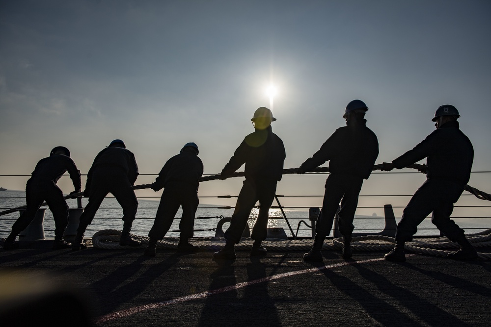 USS Michael Murphy Arrives in Valparaiso, Chile, for a Port Visit