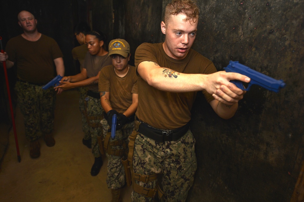 USS Frank Cable Sailors Take SRF-B course.