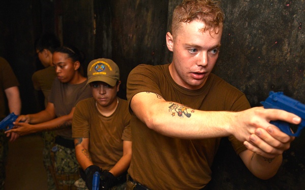 USS Frank Cable Sailors Take SRF-B course.