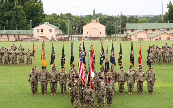 Fort Benning Army Reserve Soldiers welcome new division commander