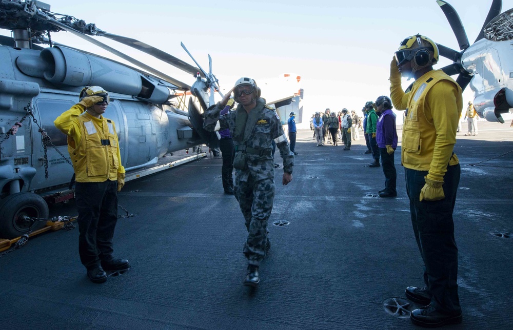 USS Ronald Reagan (CVN 76) Hosts Australian Deputy Prime Minister