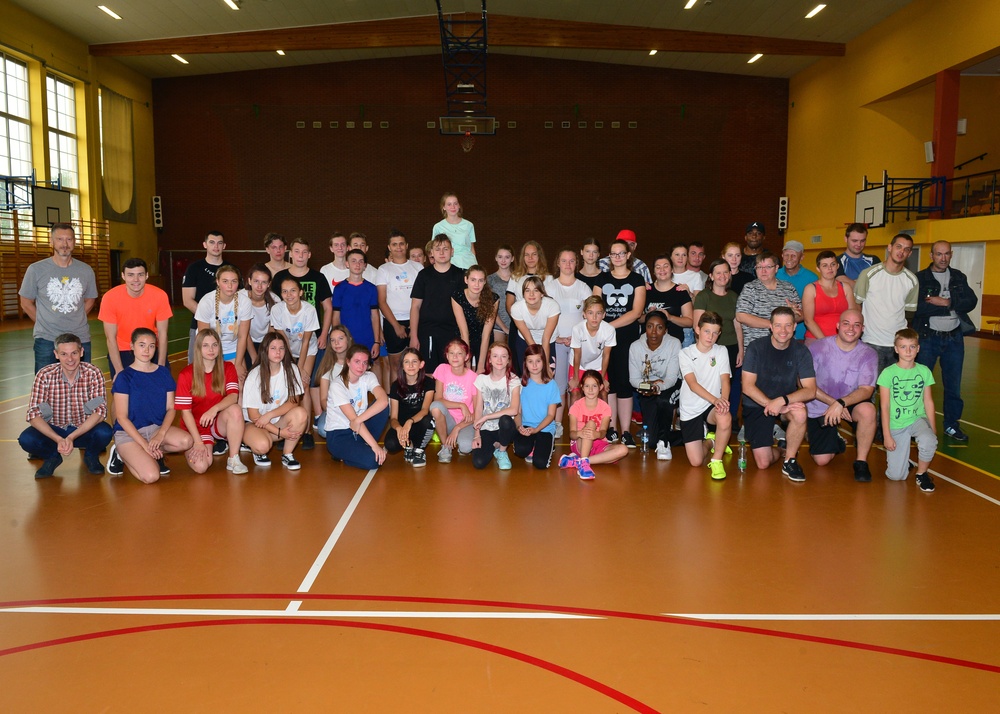 Ramstein Airmen, Polish community work together