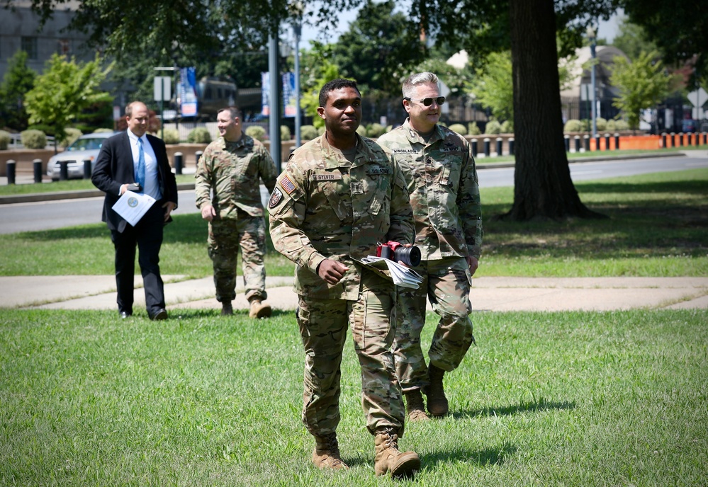 Federal Rep Gets Capabilities Brief and Helicopter Tour of National Capital Region from the D.C. National Guard
