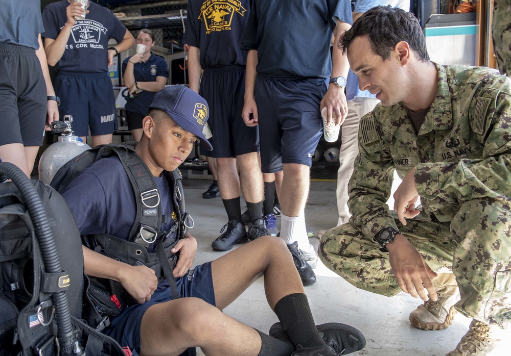 Guam US Naval Sea Cadets visit EODMU-5