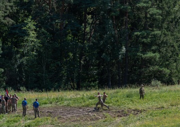 1 ID, 1 CAB Soldiers do Rugged Terrain Course