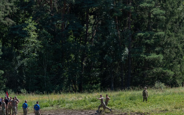 1 ID, 1 CAB Soldiers do Rugged Terrain Course