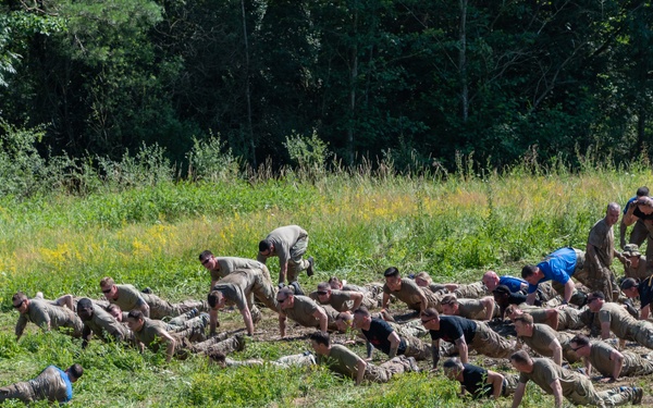 1 ID, 1 CAB Soldiers do Rugged Terrain Course