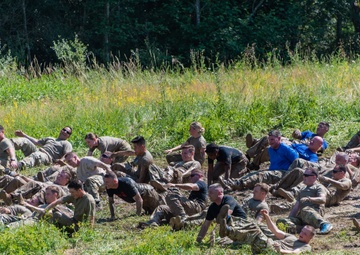 1 ID, 1 CAB Soldiers do Rugged Terrain Course