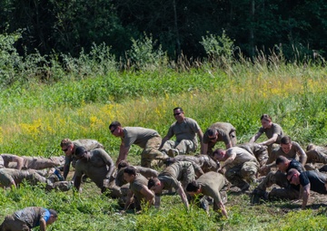 1 ID, 1 CAB Soldiers do Rugged Terrain Course