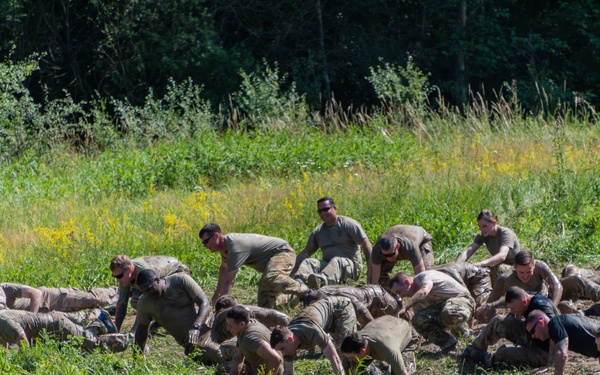1 ID, 1 CAB Soldiers do Rugged Terrain Course