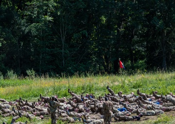 1 ID, 1 CAB Soldiers do Rugged Terrain Course
