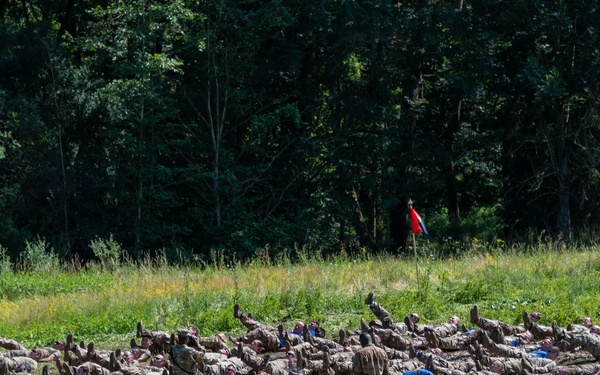 1 ID, 1 CAB Soldiers do Rugged Terrain Course