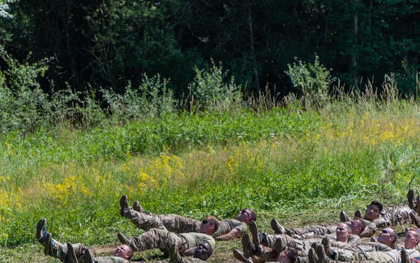 1 ID, 1 CAB Soldiers do Rugged Terrain Course