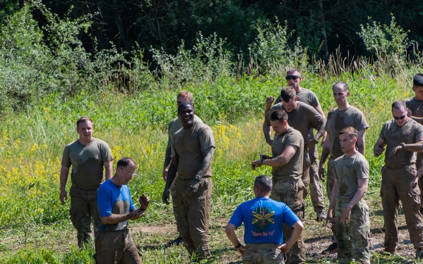 1 ID, 1 CAB Soldiers do Rugged Terrain Course