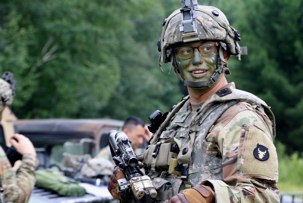 DVIDS - Images - IANG Infantry Soldier Prepares for Perimeter Defense ...