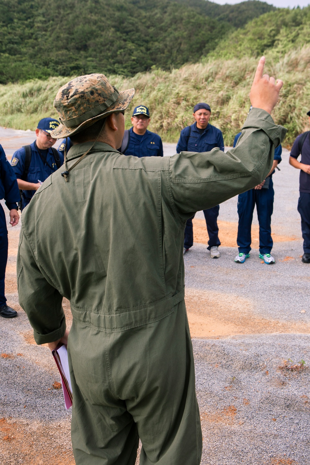 Okinawa Prefectural Police and Marines Participate in Post-Blast Analysis Training